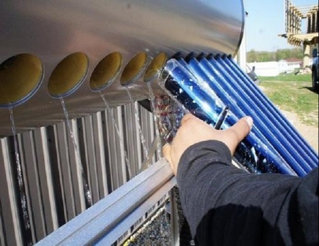 Solar water heater cleaning service